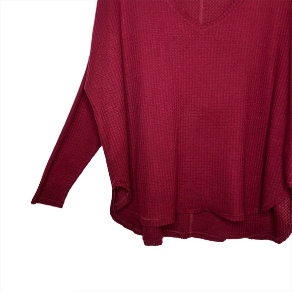 Urban Outfitters Waffle Knit Burgundy Oversized Thermal V Neck Sz M - Picture 5 of 9